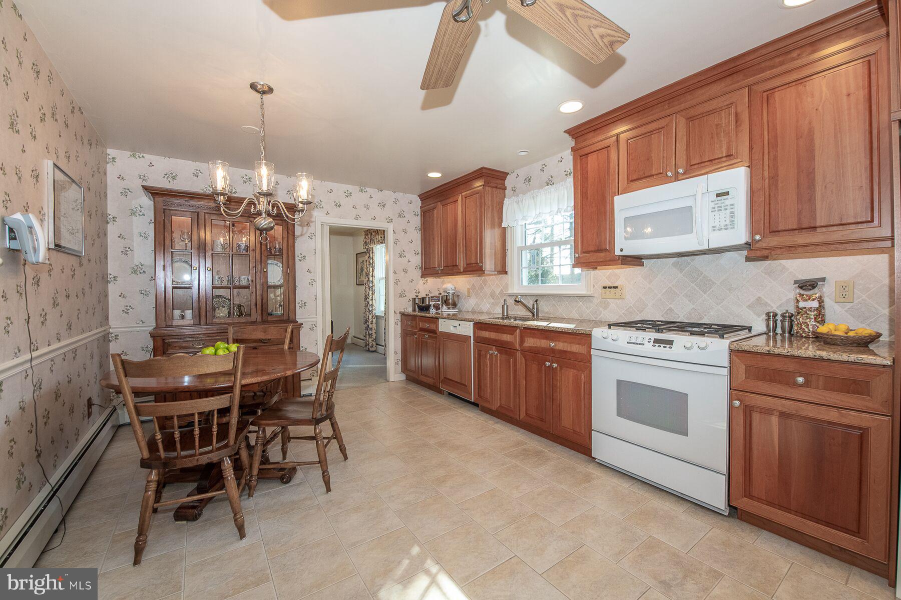 319 Dundee Place Devon, PA 19333 - Photo 12 of 39 Kitchen
