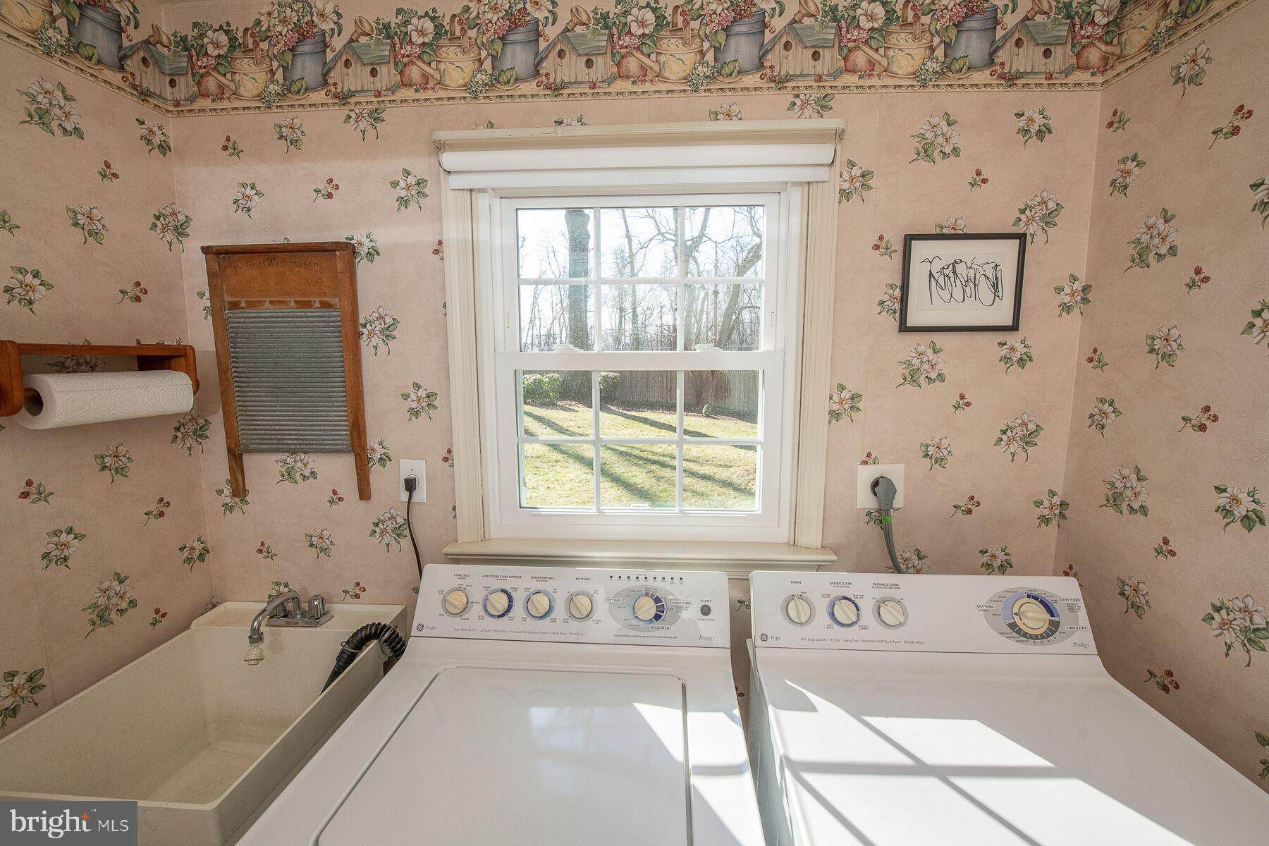 319 Dundee Place Devon, PA 19333 - Photo 16 of 39 Laundry