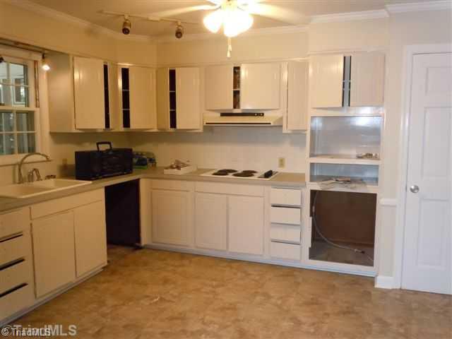 4220 Witherow Road Winston-Salem, NC 27106 - Photo 4 of 14 Kitchen. Kitchen/Dining