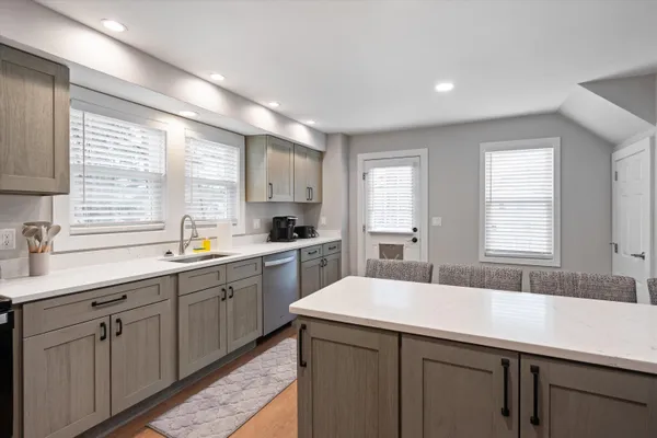 $4,995 | 4 Geneva Street, Manchester, NH 03102