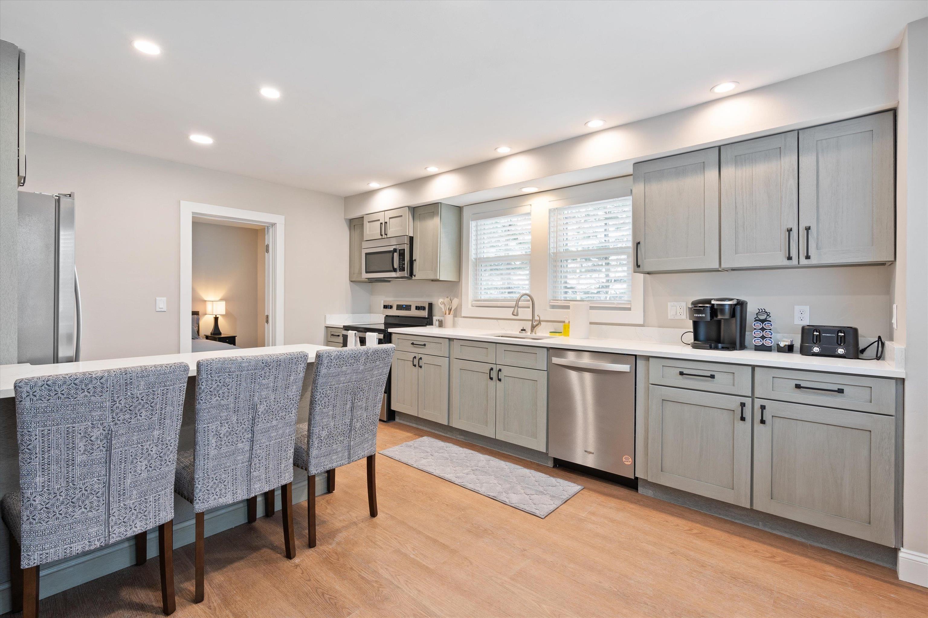 4 Geneva Street Manchester, NH 03102 - Photo 8 of 37