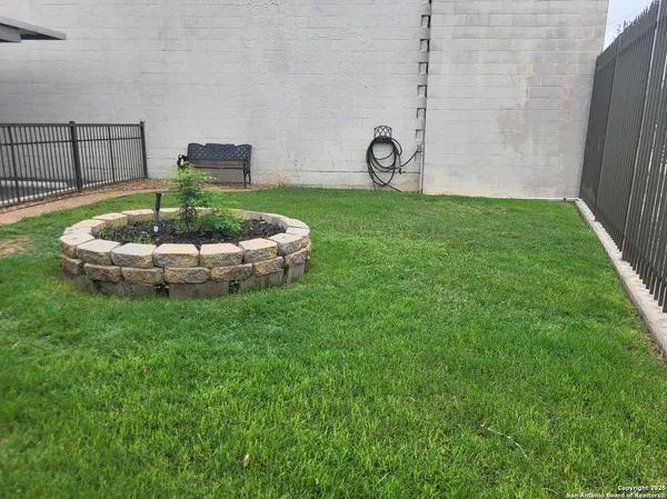 $1,800 | 831 South Flores Street, Unit 3104, San Antonio, TX 78204