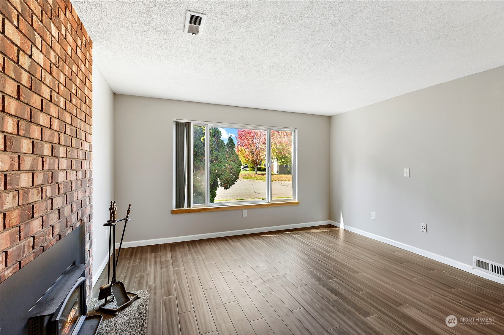 7209 6th Avenue West Everett, WA 98203 - Photo 13 of 27 an empty room with wooden floor and windows