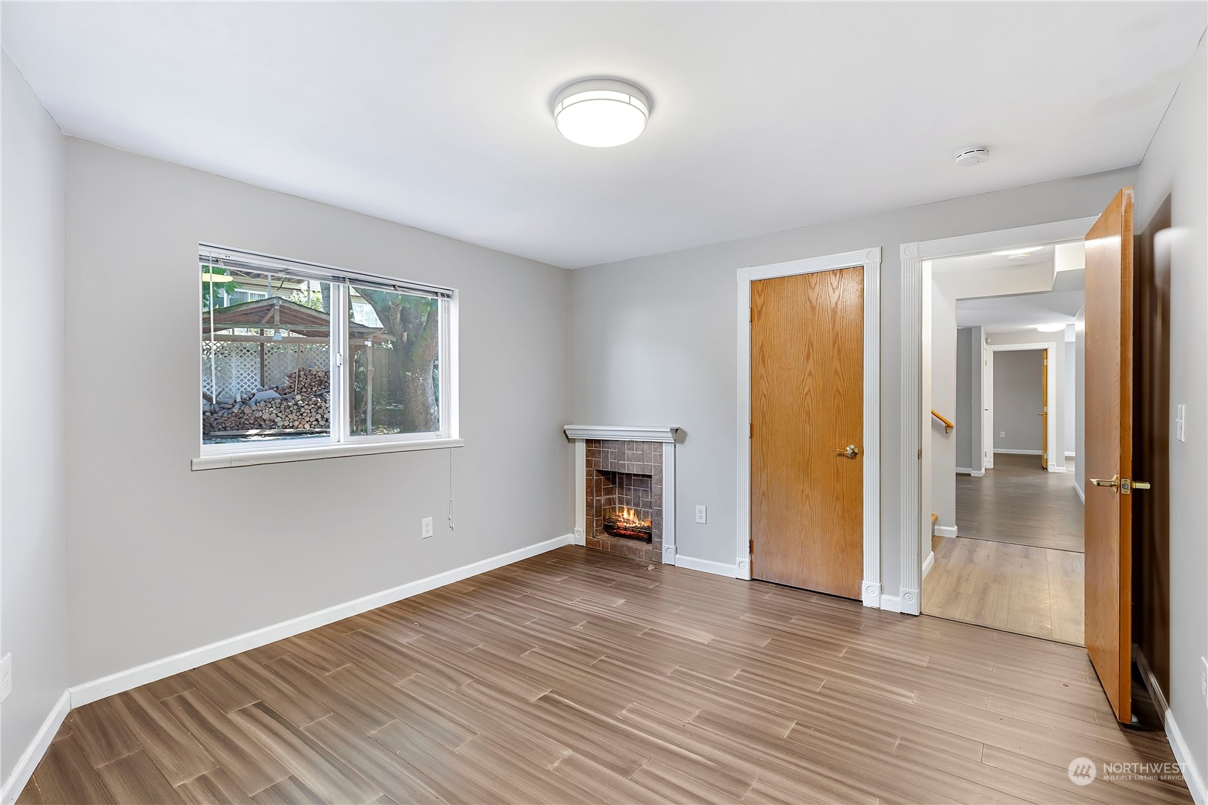 7209 6th Avenue West Everett, WA 98203 - Photo 17 of 27 wooden floor in an empty room with a window