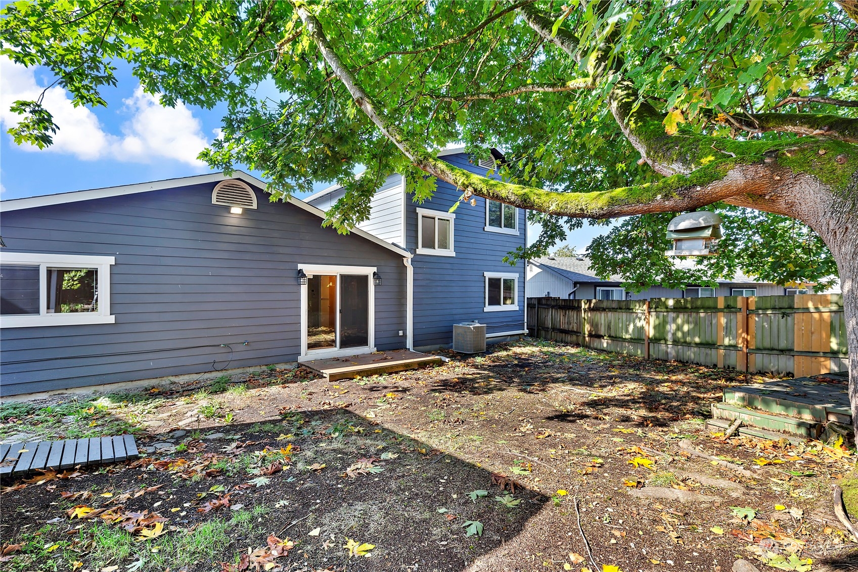 7209 6th Avenue West Everett, WA 98203 - Photo 25 of 27 a front view of a house with a yard