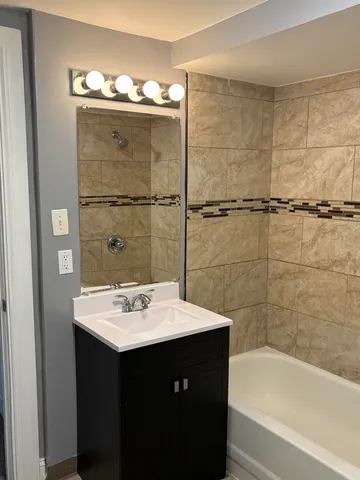 $1,200 | 409 West 144th Street, Unit 3, Riverdale, IL 60827