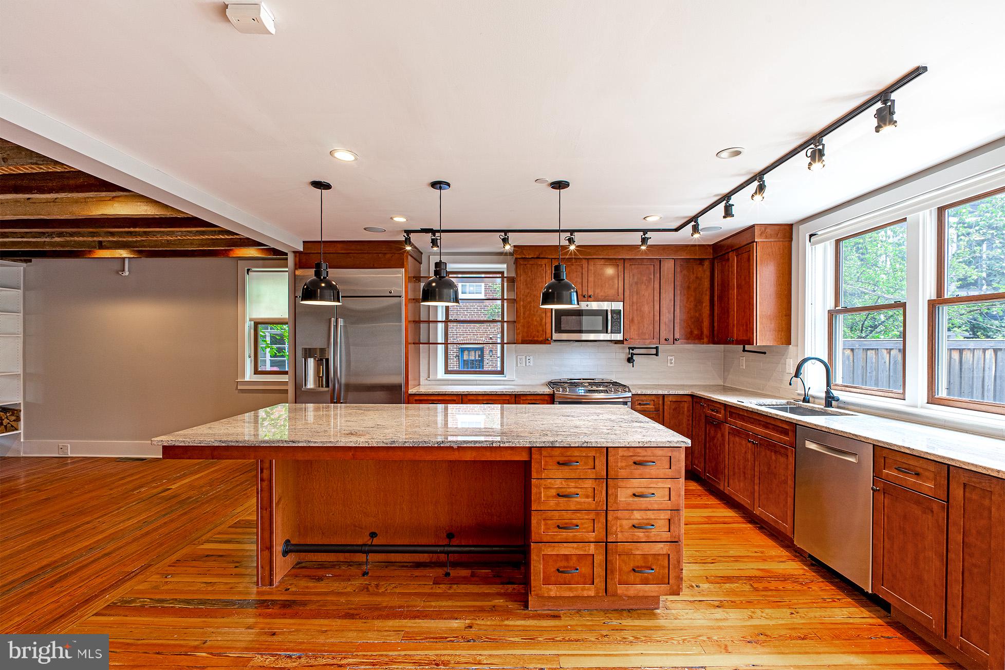 325 D Street Southeast Washington, DC 20003 - Photo 19 of 59