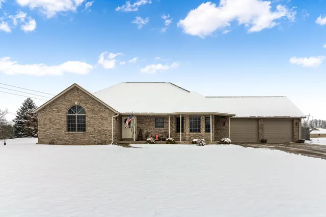$309,900 | 3300 Indianhill Drive, Muncie, IN 47302