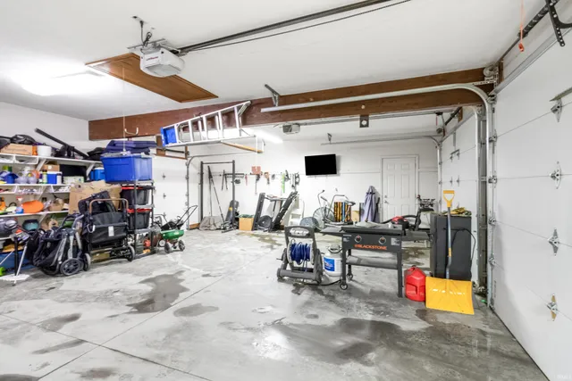 $309,900 | 3300 Indianhill Drive, Muncie, IN 47302