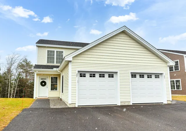 $484,900 | 27 Trails Edge Cmns, Peterborough, NH 03458