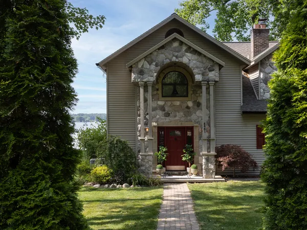 $675,000 | 4461 Cordley Lake Road, Pinckney, MI 48169