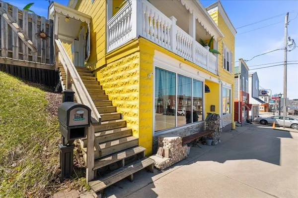 $449,400 | 517 Milwaukee Street, Kewaunee, WI 54216