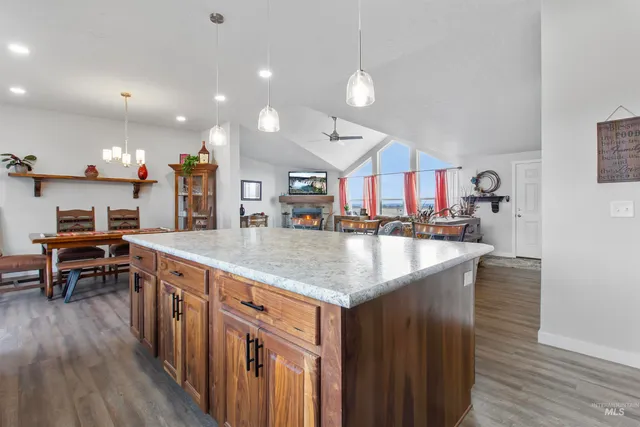 $695,000 | 161 Horseshoe Loop West, Fairfield, ID 83327