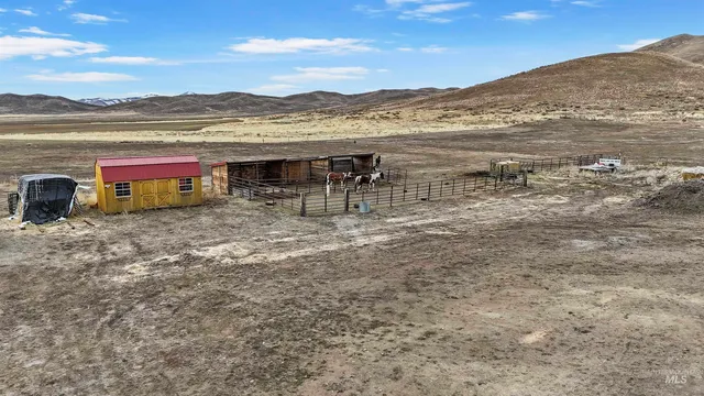 $695,000 | 161 Horseshoe Loop West, Fairfield, ID 83327