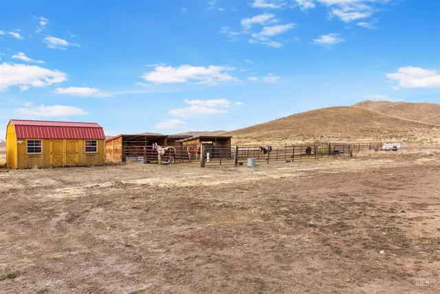 $695,000 | 161 Horseshoe Loop West, Fairfield, ID 83327