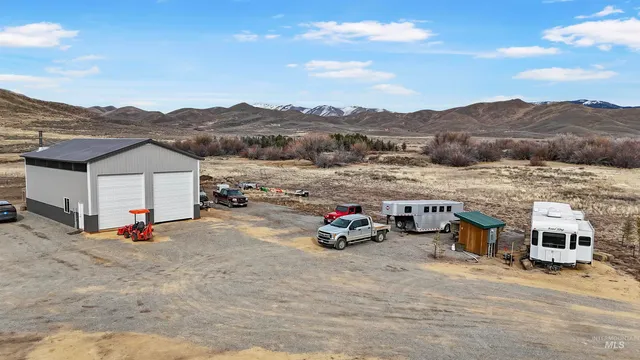 $695,000 | 161 Horseshoe Loop West, Fairfield, ID 83327