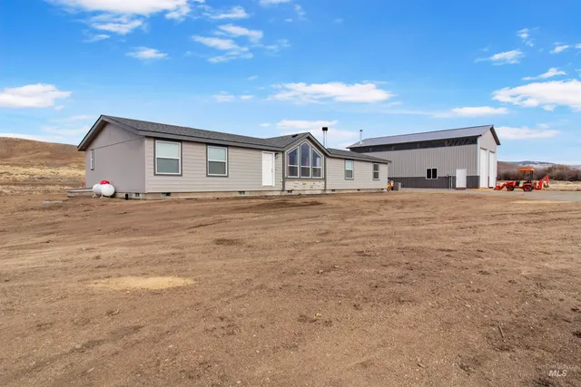 $695,000 | 161 Horseshoe Loop West, Fairfield, ID 83327