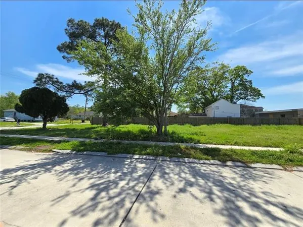 $10,000 | 4436 Majestic Oaks Drive, New Orleans, LA 70126