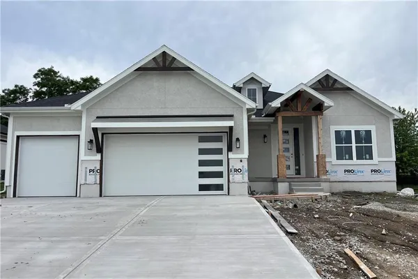 $750,000 | 2616 Northeast Woodland Court, Lee's Summit, MO 64086