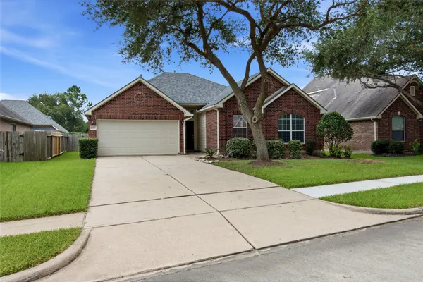 $2,550 | 6706 Paigetree Lane, Pearland, TX 77584