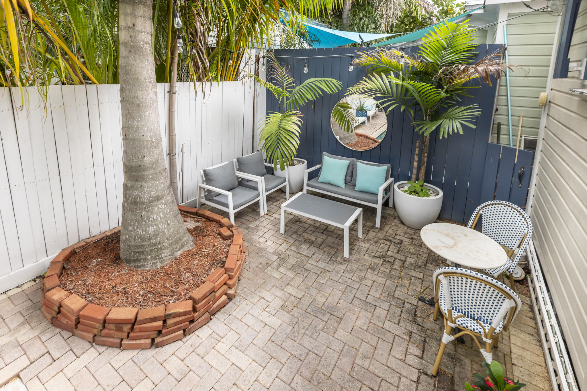 815 Pearl Street, Unit 2 Key West, FL 33040 - Photo 2 of 27 a living room with furniture and a rug