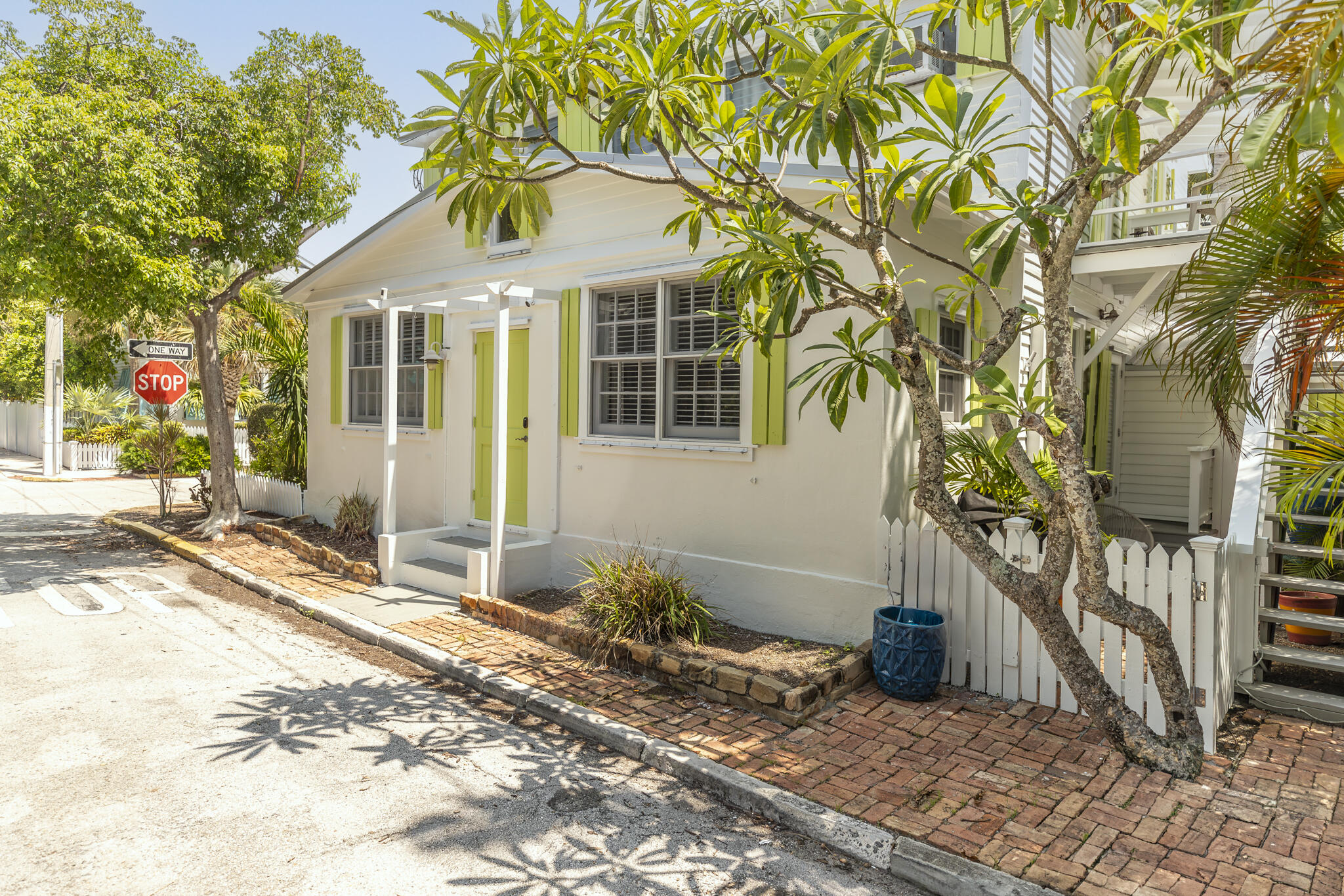 815 Pearl Street, Unit 2 Key West, FL 33040 - Photo 27 of 27 a front view of a house with a yard