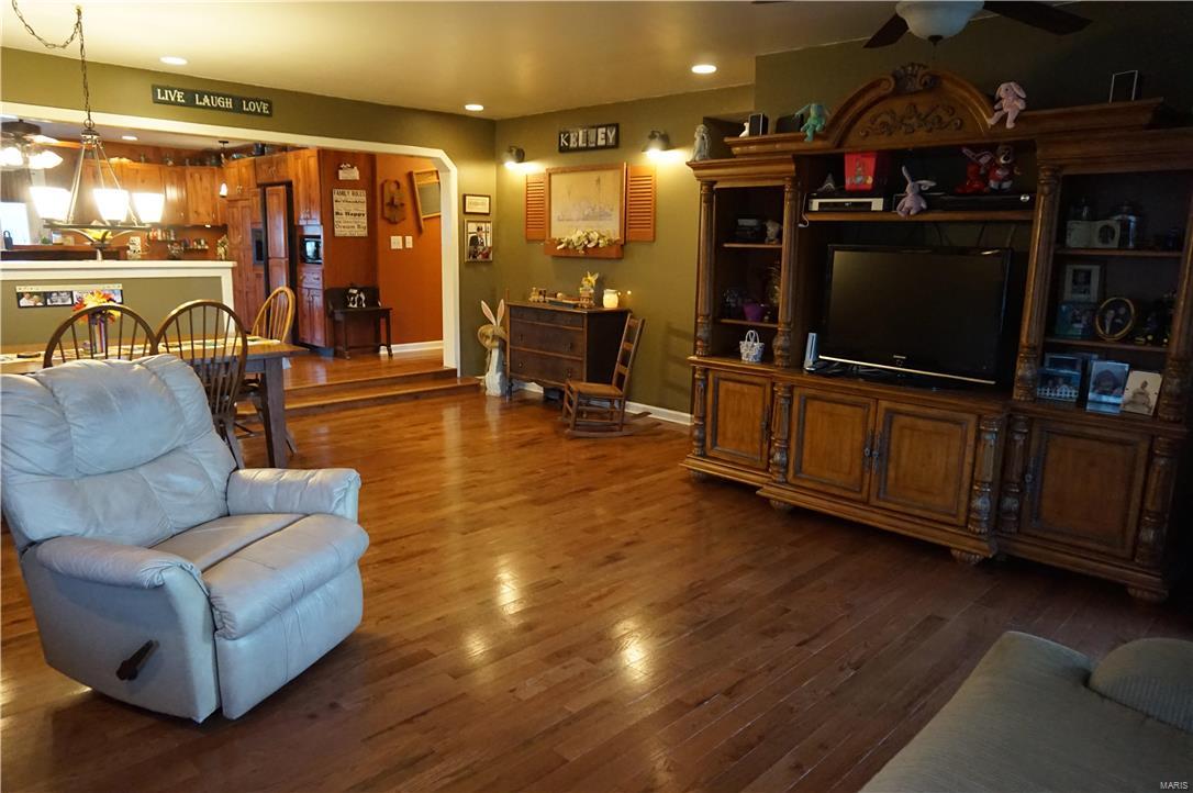 1508 Seiler Road Alton, IL 62002 - Photo 3 of 60