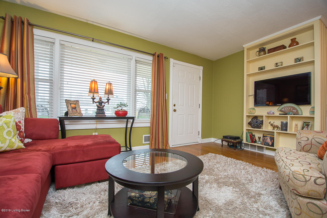 4627 Dover Road Louisville, KY 40216 - Photo 9 of 32 Dover -3