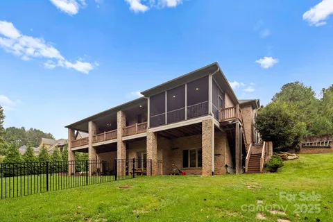 a view of building with yard