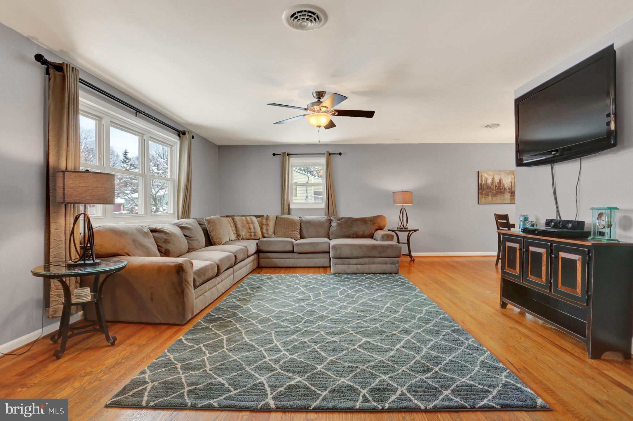 520 Blanchester Road Harrisburg, PA 17112 - Photo 2 of 28 Living Area
