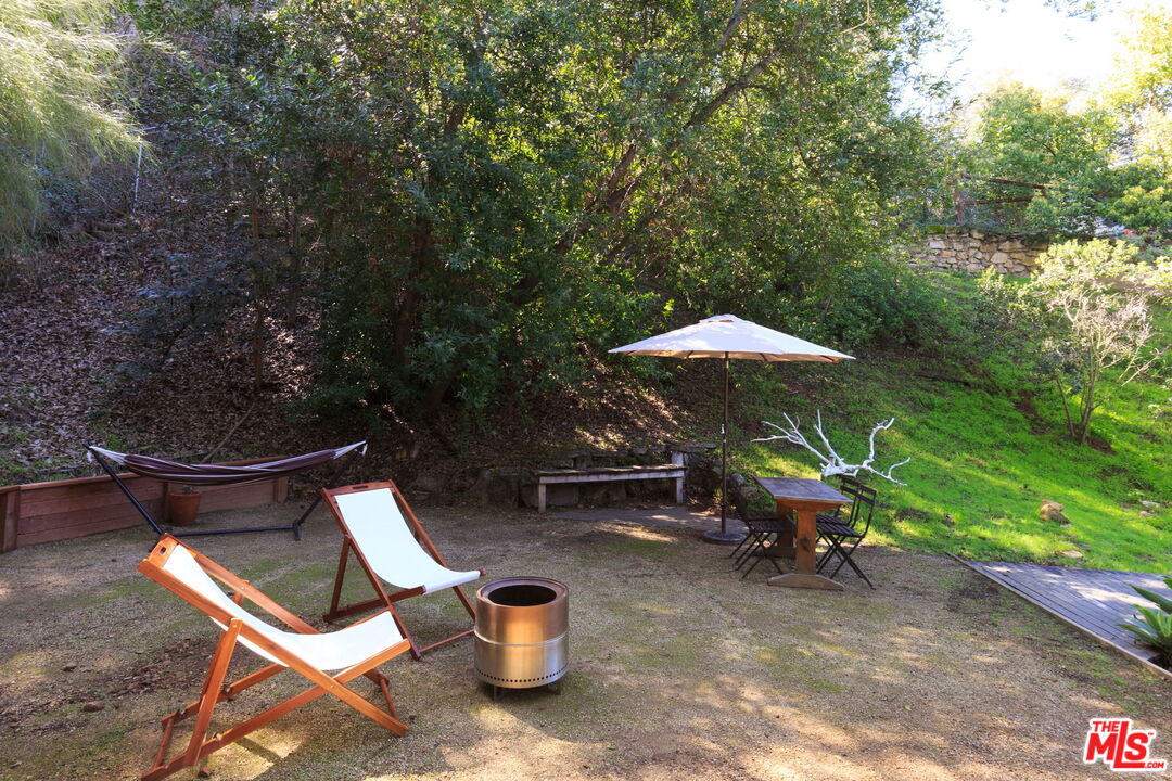 1320 Gates Place South Pasadena, CA 91030 - Photo 22 of 22 a backyard of a house with table and chairs