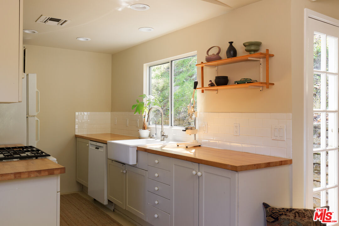 1320 Gates Place South Pasadena, CA 91030 - Photo 6 of 22 a view of a sink and dishwasher with wooden floor