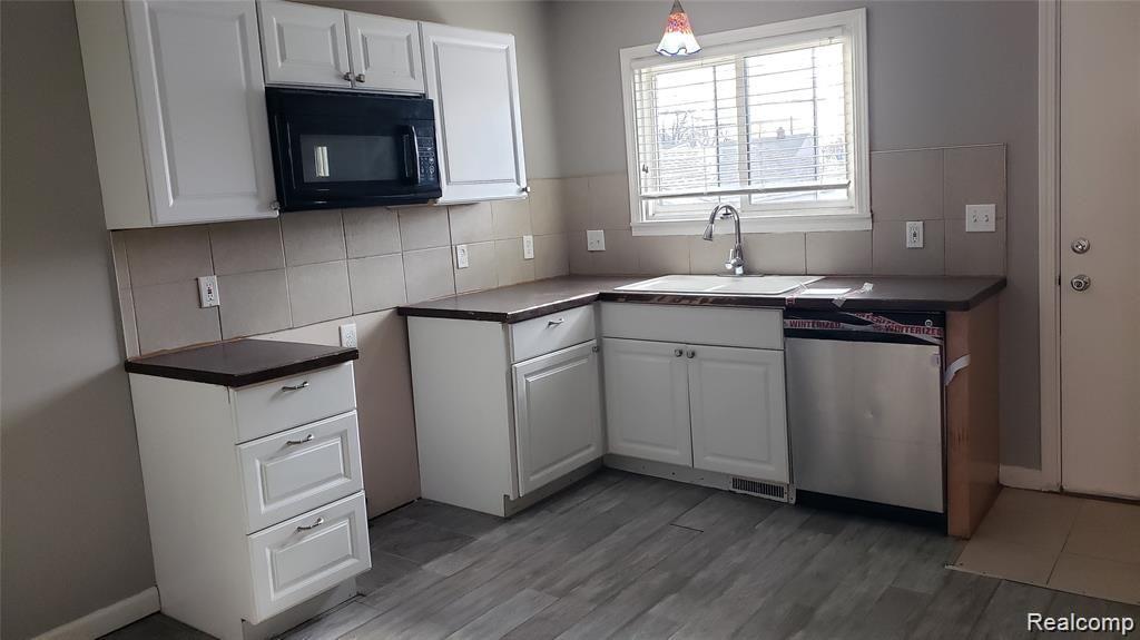 17524 Martin Road Roseville, MI 48066 - Photo 3 of 12