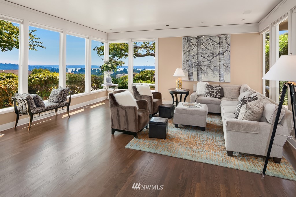 9616 Hilltop Road Bellevue, WA 98004 - Photo 2 of 25