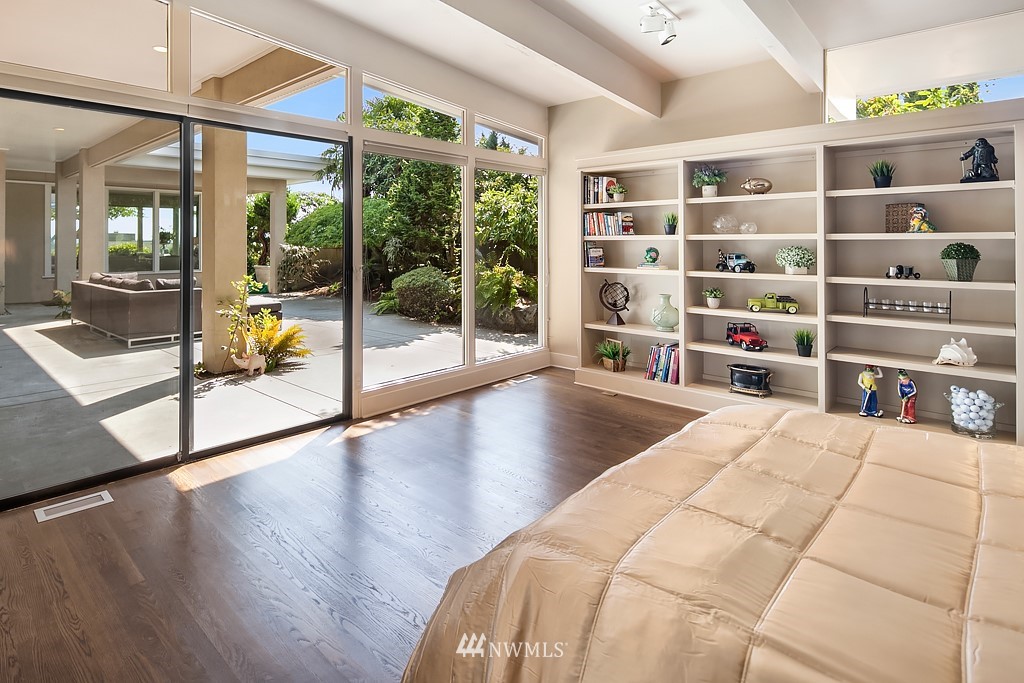 9616 Hilltop Road Bellevue, WA 98004 - Photo 11 of 25