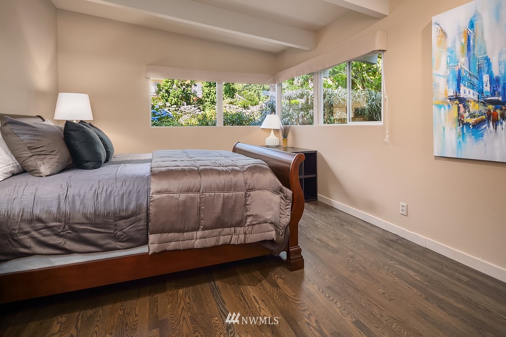 9616 Hilltop Road Bellevue, WA 98004 - Photo 13 of 25