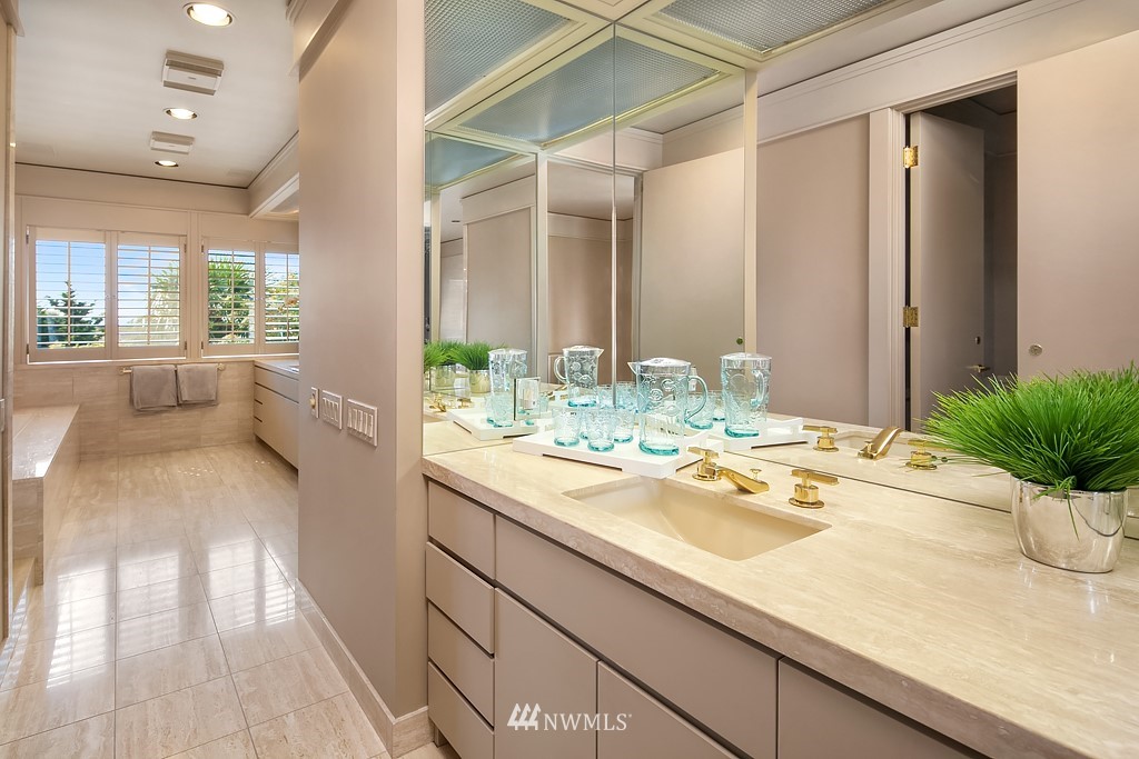 9616 Hilltop Road Bellevue, WA 98004 - Photo 16 of 25