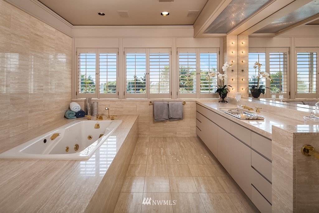 9616 Hilltop Road Bellevue, WA 98004 - Photo 17 of 25