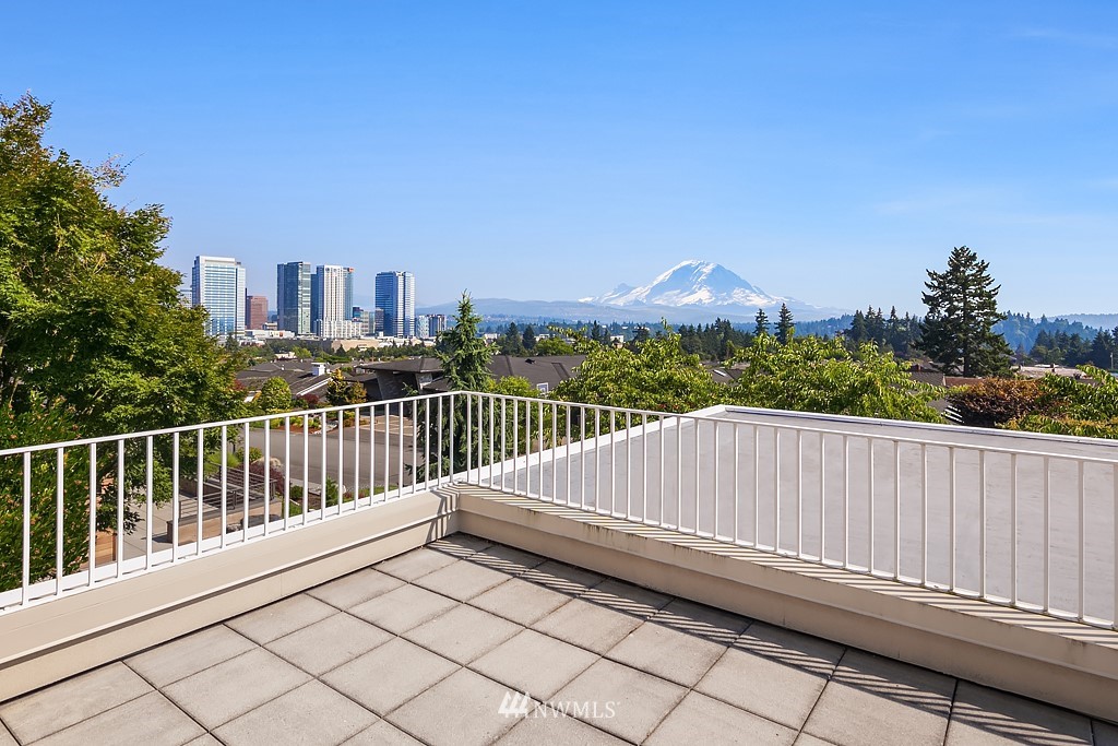 9616 Hilltop Road Bellevue, WA 98004 - Photo 21 of 25