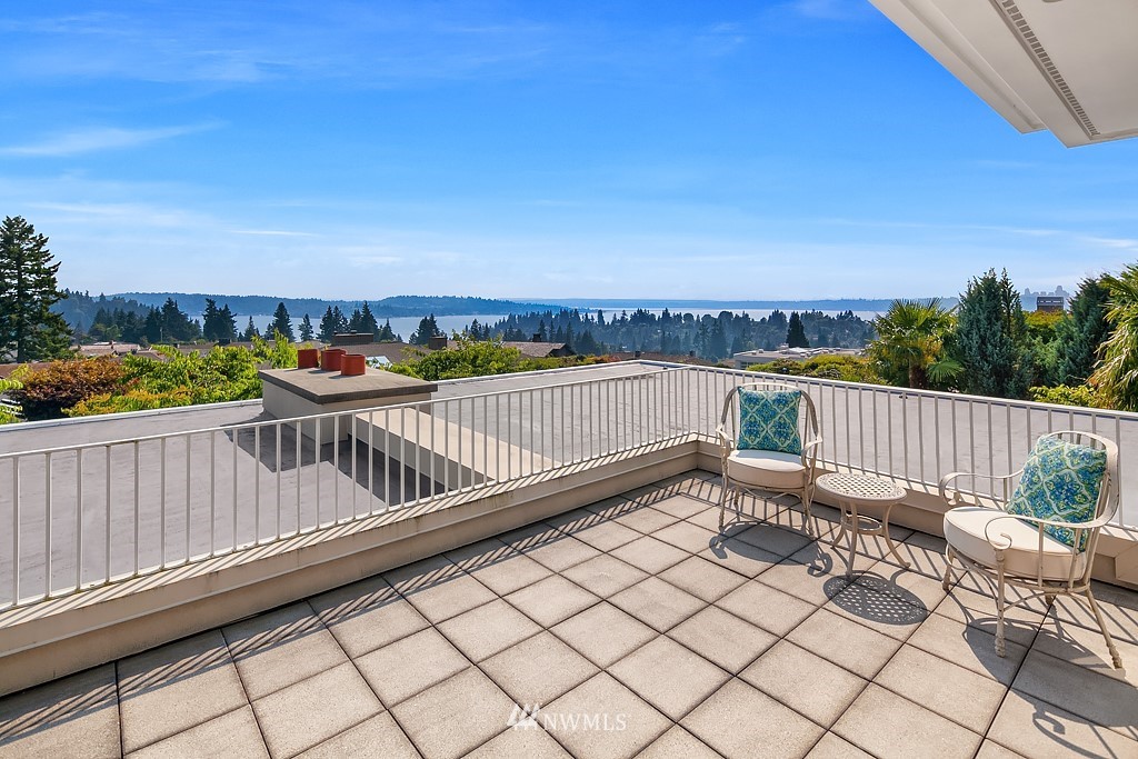 9616 Hilltop Road Bellevue, WA 98004 - Photo 22 of 25