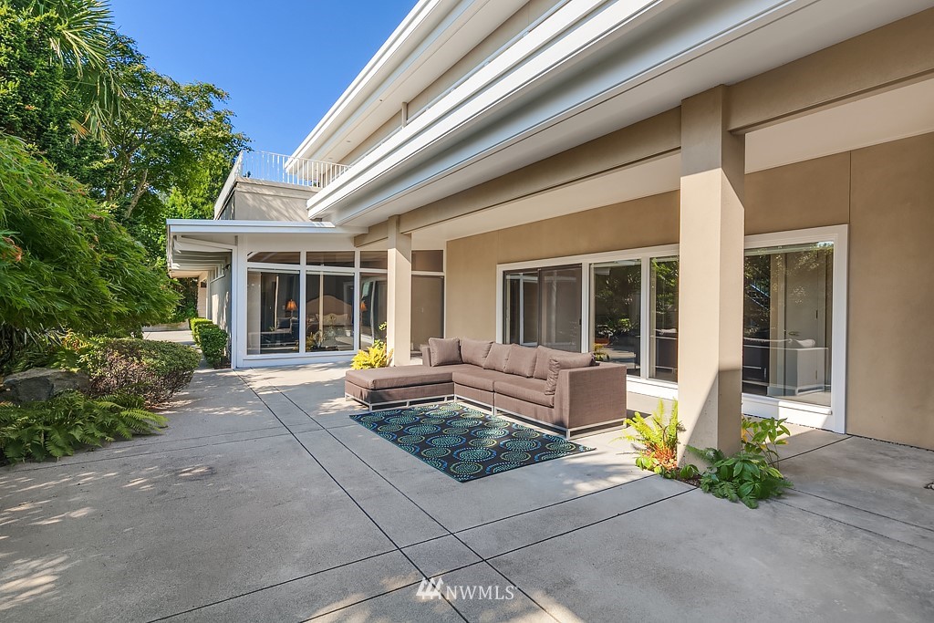 9616 Hilltop Road Bellevue, WA 98004 - Photo 23 of 25