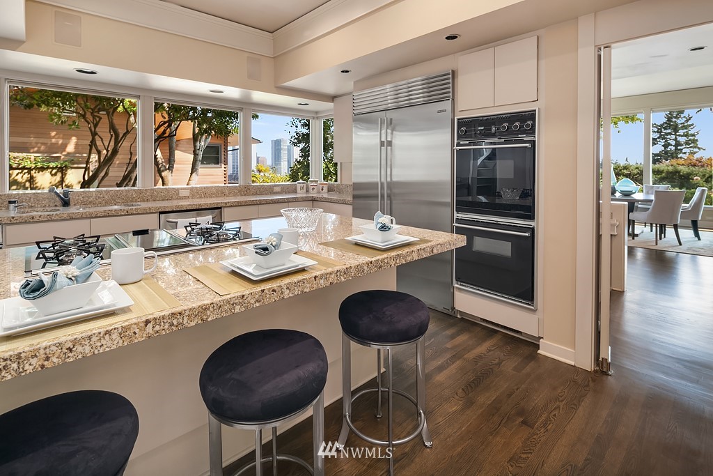 9616 Hilltop Road Bellevue, WA 98004 - Photo 7 of 25