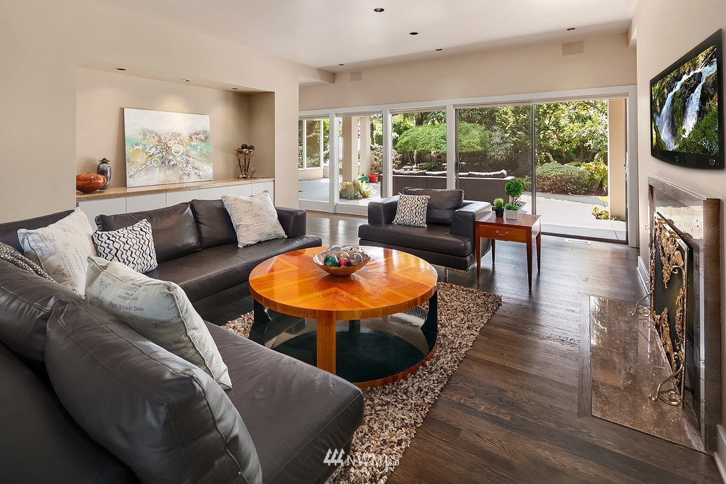 9616 Hilltop Road Bellevue, WA 98004 - Photo 9 of 25