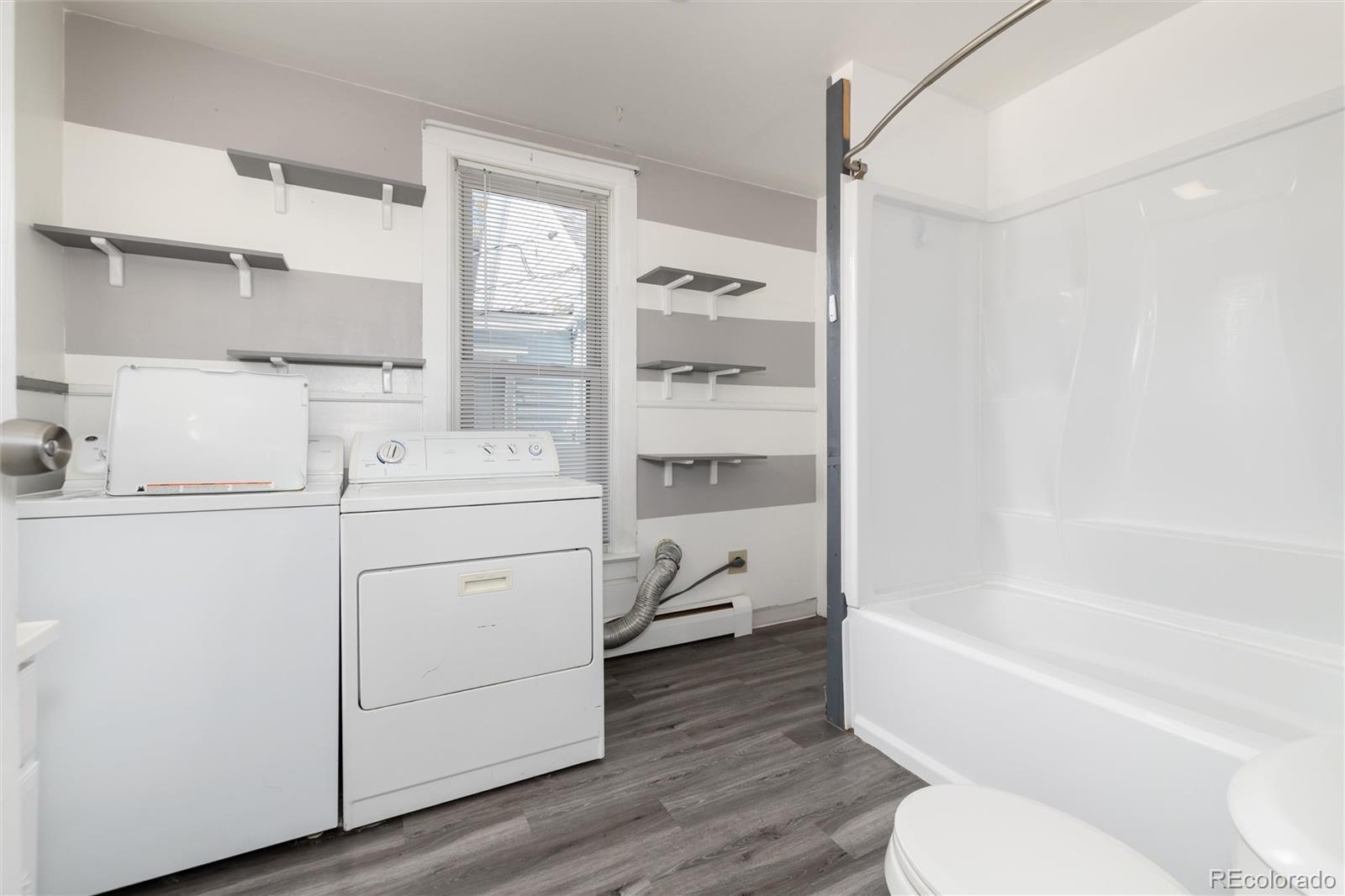 735 Colorado Boulevard Idaho Springs, CO 80452 - Photo 13 of 34 a bathroom with a sink toilet vanity and bathtub