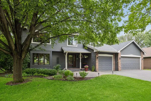 $575,000 | 8290 West Lake Court, Chanhassen, MN 55317