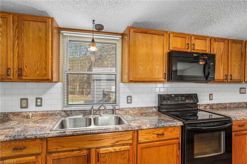 438 Pineville Road Mocksville, NC 27028 - Photo 4 of 21 Gallery Image 4