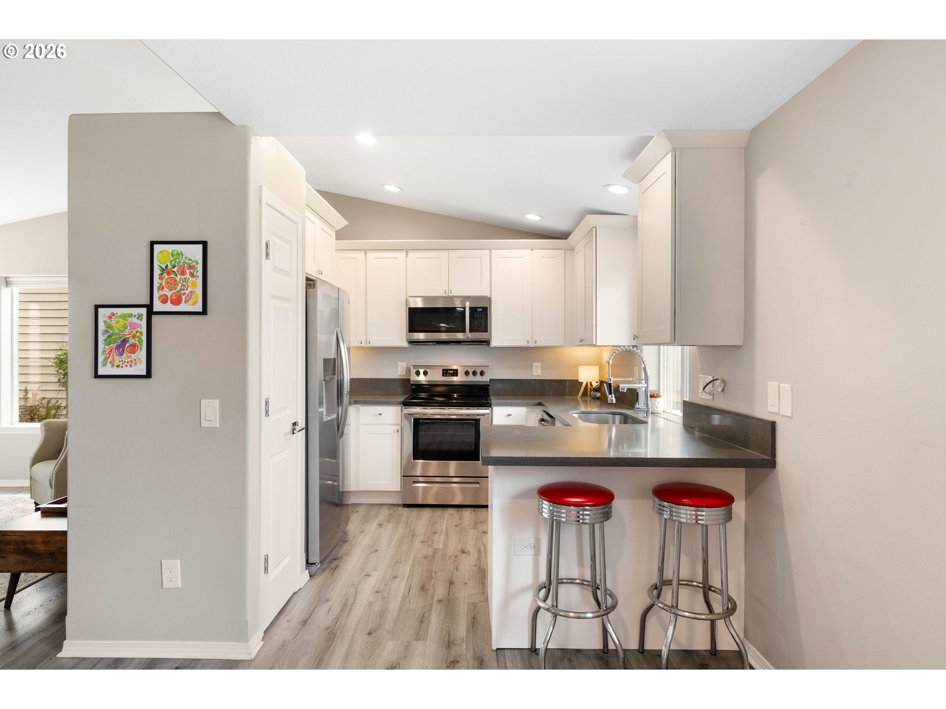 10037 North Polk Avenue Portland, OR 97203 - Photo 11 of 48