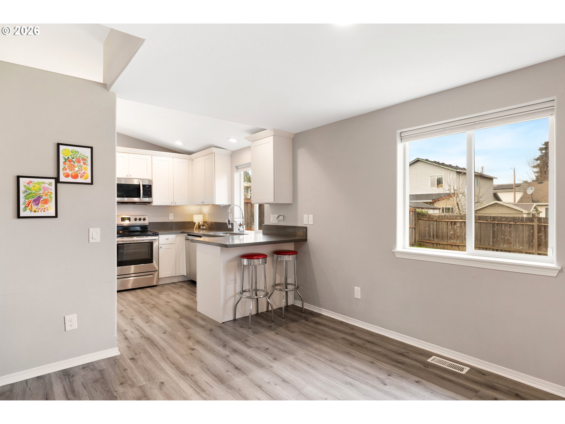 10037 North Polk Avenue Portland, OR 97203 - Photo 19 of 48
