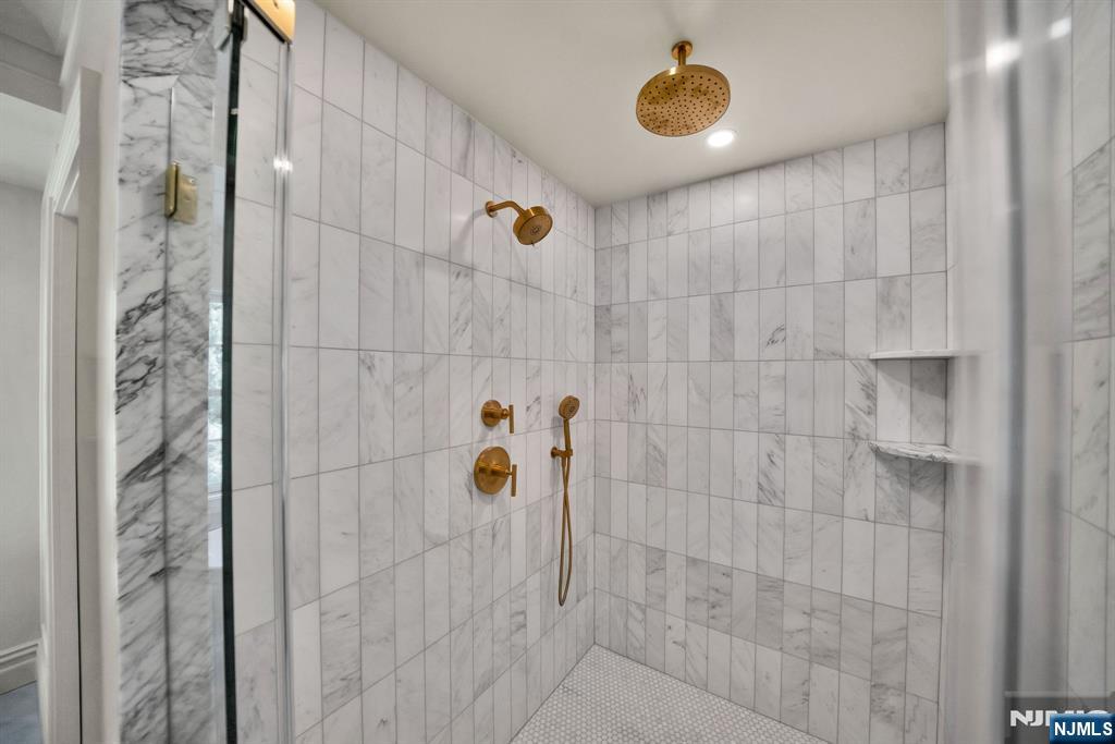 331 Martom Road Wyckoff, NJ 07481 - Photo 24 of 42 Gallery Image 24