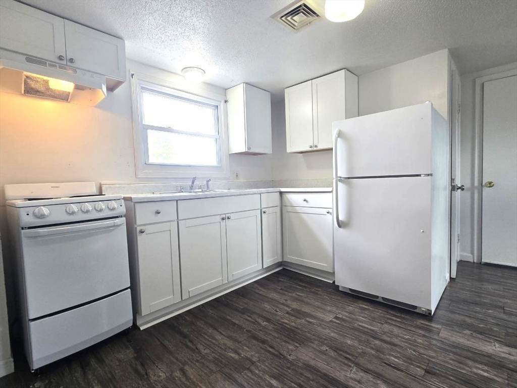 25 Myrtle Street, Unit 3R Taunton, MA 02780 - Photo 3 of 11